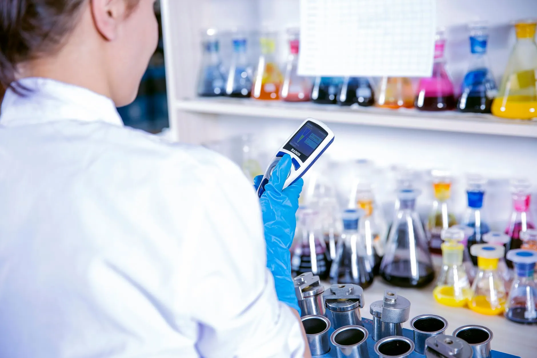 重庆美甲美睫技术升级趋势：从手工操作到数字化仪器的应用前景