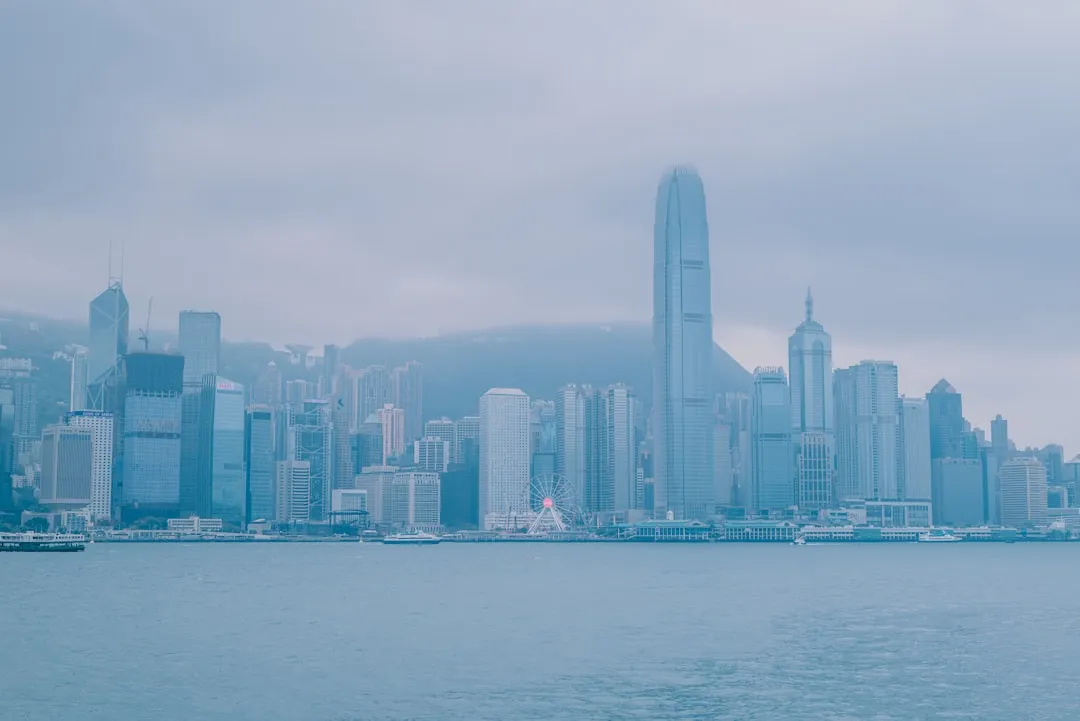 重庆美甲美睫与皮肤管理：季节性手部护理与面部美容方案解析