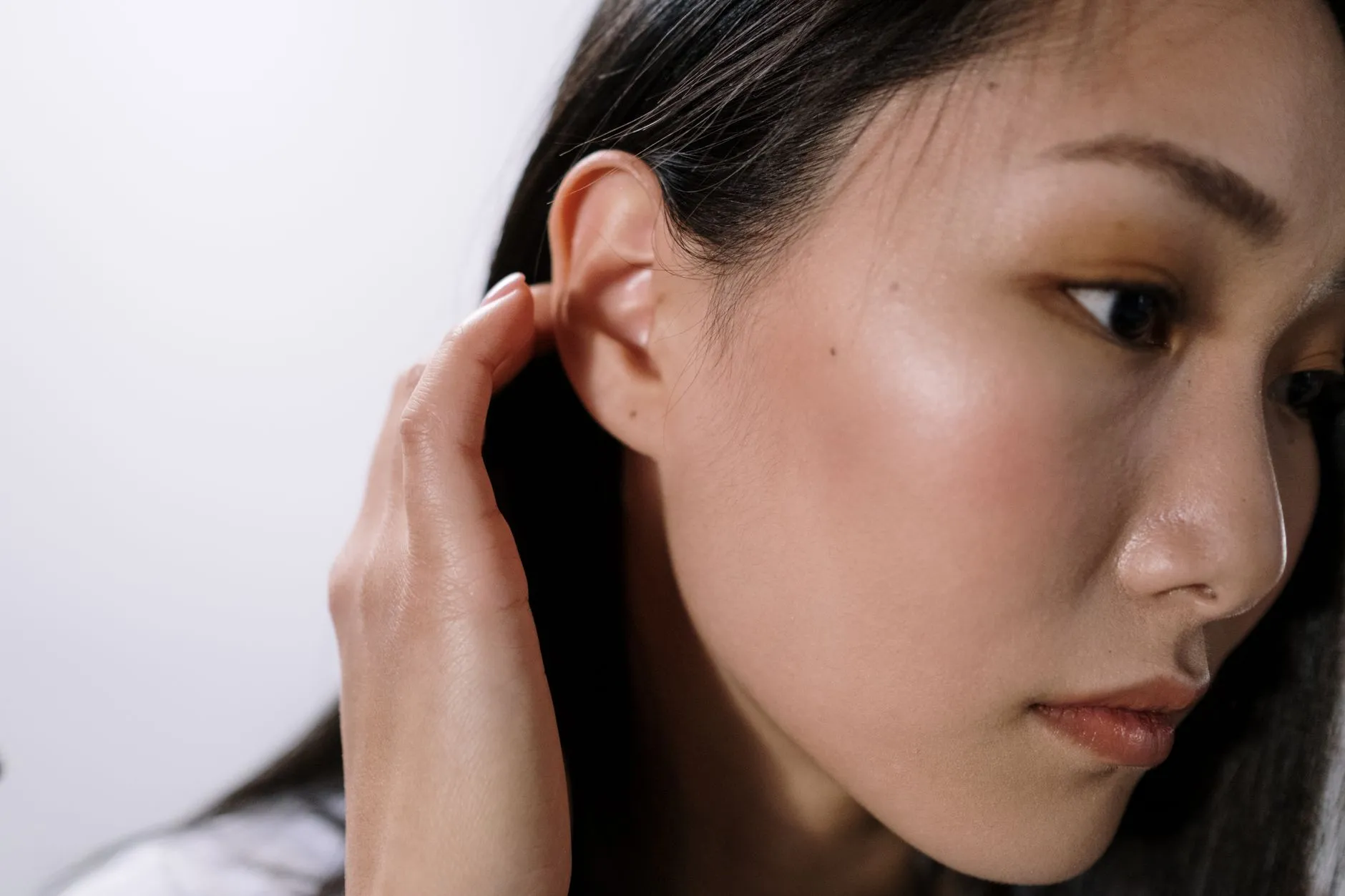 美甲美睫与美容护肤产品选择对比：成分与工艺分析